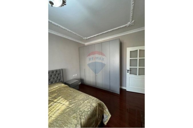 Tirane, jepet me qera apartament 2+1+Ballkon , 95 m² 950 € (Blloku)