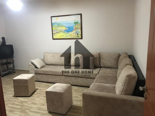 Tirane, jepet me qera apartament 2+1+Ballkon Kati 5, 90 m² 500 € (STACIONI TRENIT)