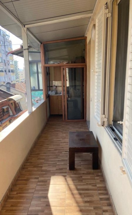 Tirane, jepet me qera apartament 1+1+Ballkon Kati 5, 65 m² 600 € 