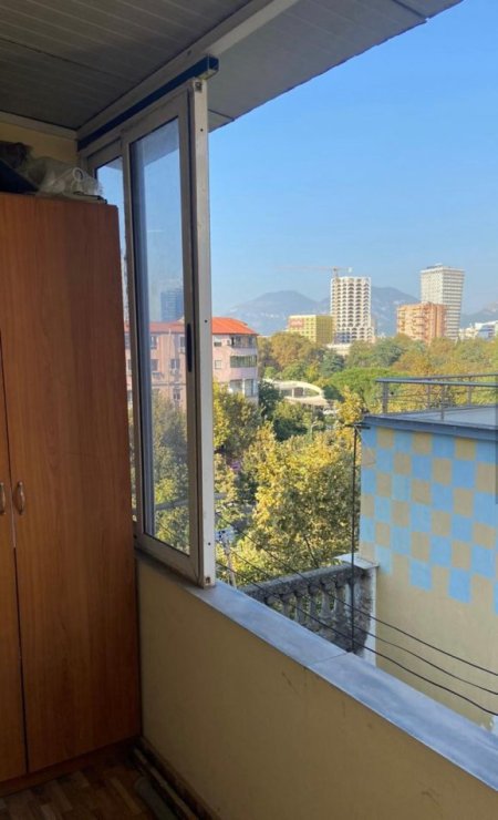 Tirane, jepet me qera apartament 1+1+Ballkon Kati 5, 65 m² 600 € 