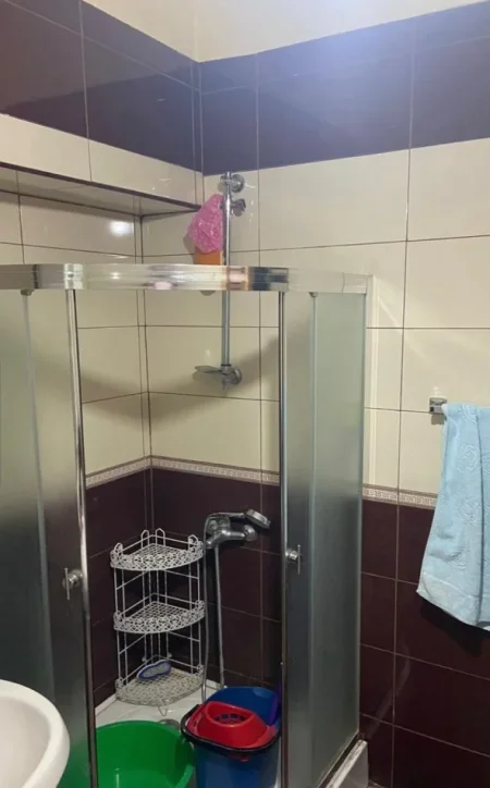 Tirane, jepet me qera apartament 1+1+Ballkon Kati 5, 65 m² 600 € 