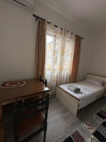 Tirane, jepet me qera Vile 1+1 Kati 2, 40 m²  450 L (rruga at zef pellumbi)