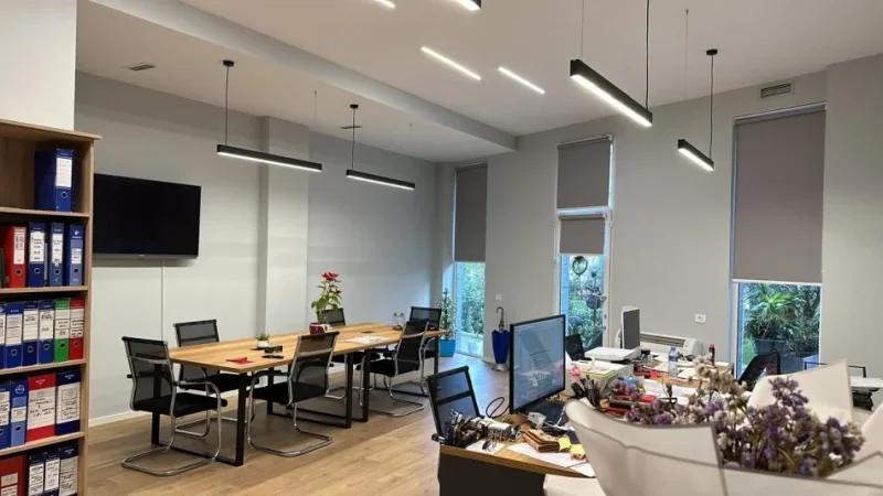 Tirane, jepet me qera ambjent biznesi Kati 0, 780 €