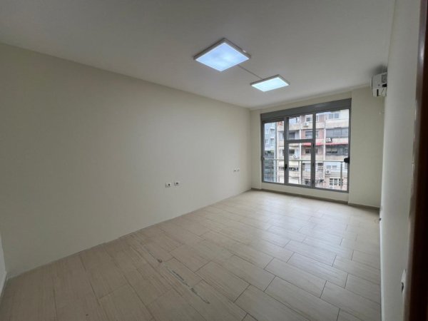 Tirane, jepet me qera apartament 2+1+Ballkon Kati 3, 125 m² 850 € (9 Katshet)