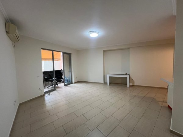 Tirane, jepet me qera apartament 2+1+Ballkon Kati 3, 125 m² 850 € (9 Katshet)