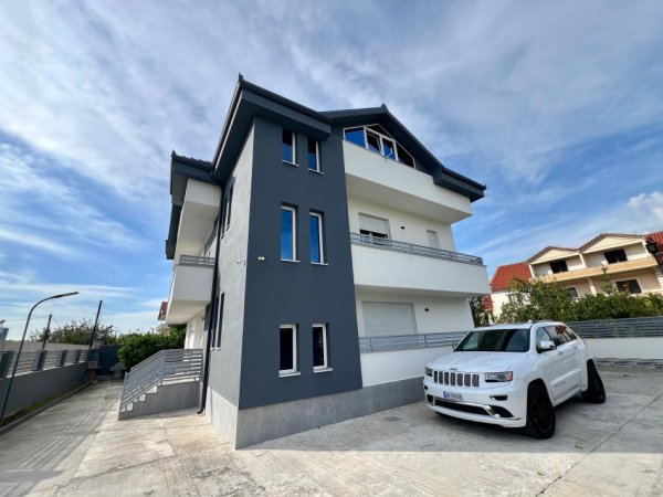 Tirane, jepet me qera Vile 2 Katshe Kati 2, 371 m² 2.500 € (Laknas)