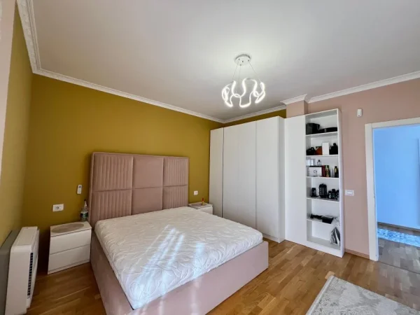 Tirane, jepet me qera Vile 2 Katshe Kati 2, 371 m² 2.500 € (Laknas)