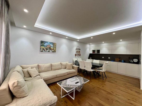 Tirane, jepet me qera Vile 2 Katshe Kati 2, 371 m² 2.500 € (Laknas)