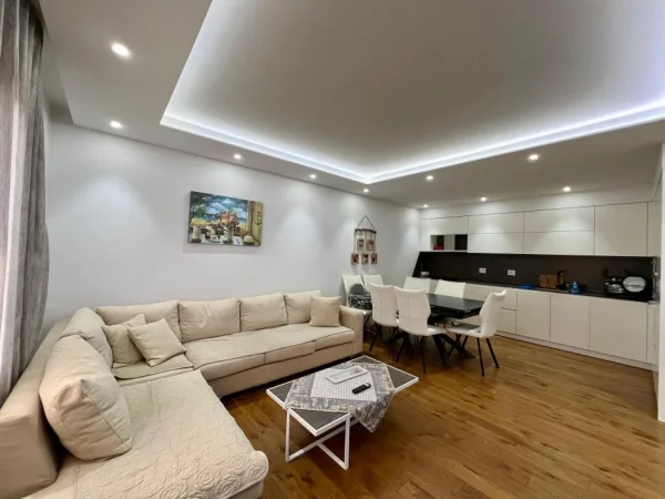 Tirane, jepet me qera Vile 2 Katshe Kati 2, 371 m² 2.500 € (Laknas)