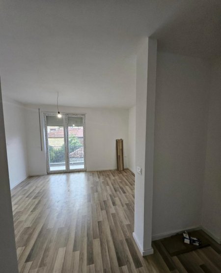 Tirane, shitet garsonier 1+1 Kati 4, 95.000 € 
