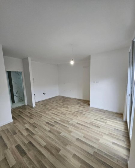 Tirane, shitet garsonier 1+1 Kati 4, 95.000 € 