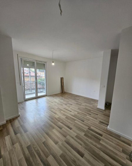 Tirane, shitet garsonier 1+1 Kati 4, 95.000 € 