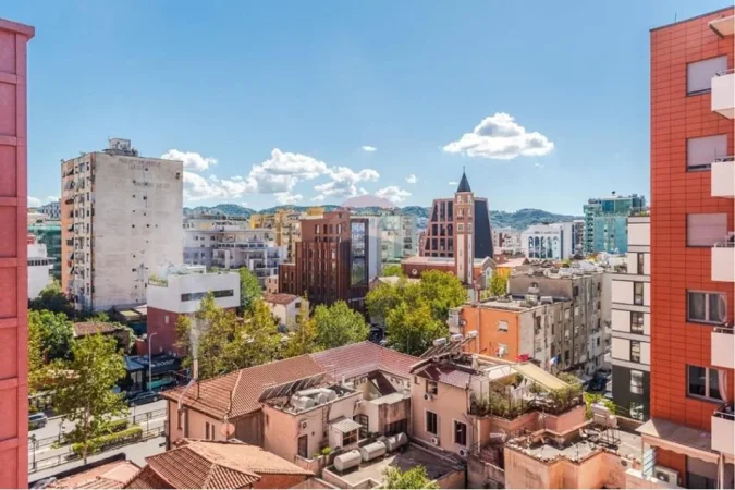 Tirane, jepet me qera apartament 1+1+Ballkon , 70 m² 1.200 € (Rruga e Kavajes)