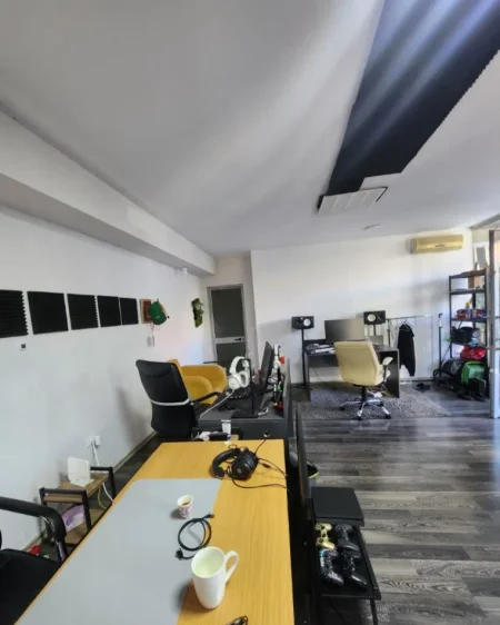 Tirane, jepet me qera zyre Kati 1, 47 m² 450 € (komuna e parisit)