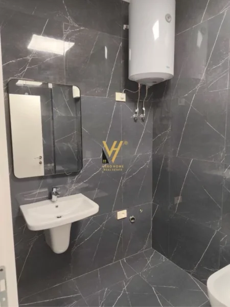 Tirane, jepet me qera zyre Kati 6, 75 m² 580 € (MINE PEZA)