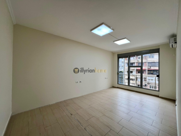 Tirane, jepet me qera apartament 2+1+Ballkon Kati 3, 125 m² 800 € (9-katëshet)