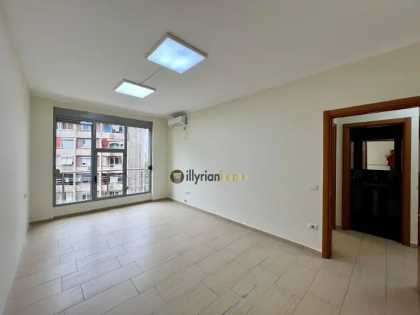 Tirane, jepet me qera apartament 2+1+Ballkon Kati 3, 125 m² 800 € (9-katëshet)