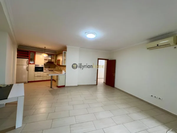 Tirane, jepet me qera apartament 2+1+Ballkon Kati 3, 125 m² 800 € (9-katëshet)
