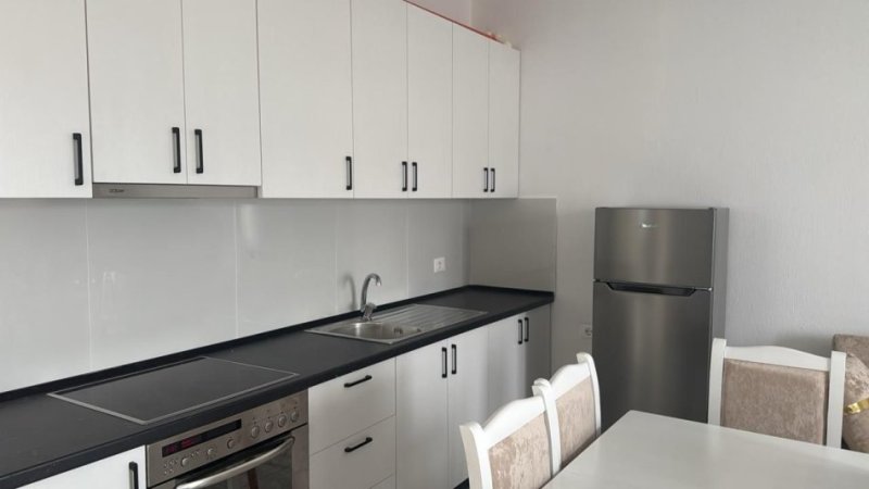 Tirane, jepet me qera apartament 2+1 Kati 2, 85 m² 400 € (Yzberisht)
