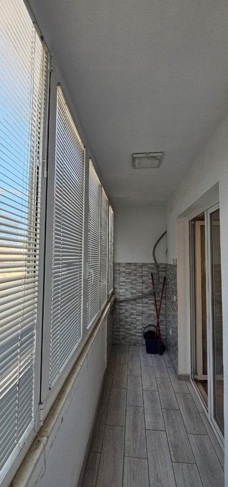 Tirane, jepet me qera apartament 1+1+Ballkon Kati 3, 60 m² 500 € (Rr. E Barrikadave, perballe Sami Frasherit)