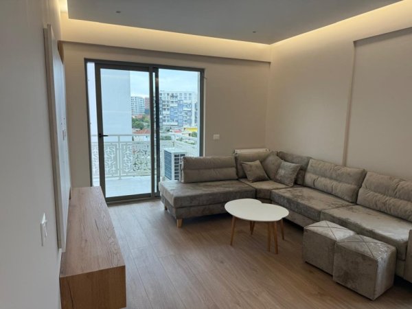 Tirane, jepet me qera apartament 2+1 Kati 6, 95 m² 800 € (Ish Fusha e Aviacionit)