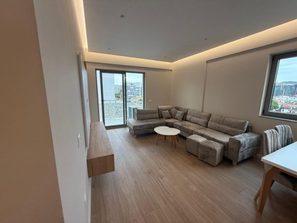 Tirane, jepet me qera apartament 2+1 Kati 6, 95 m² 800 € (Ish Fusha e Aviacionit)