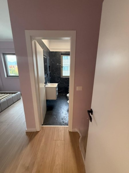 Tirane, jepet me qera apartament 2+1 Kati 6, 95 m² 800 € (Ish Fusha e Aviacionit)