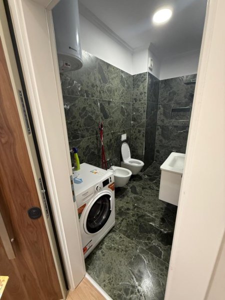 Tirane, jepet me qera apartament 2+1 Kati 6, 95 m² 800 € (Ish Fusha e Aviacionit)
