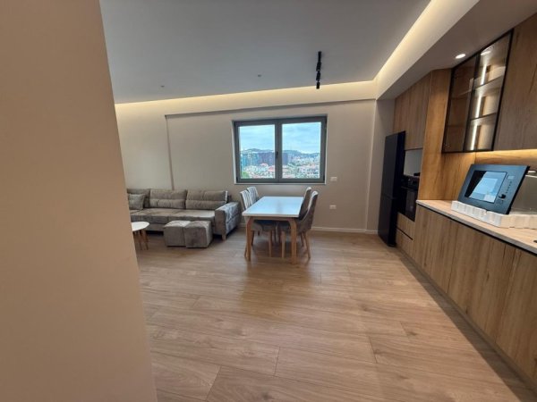 Tirane, jepet me qera apartament 2+1 Kati 6, 95 m² 800 € (Ish Fusha e Aviacionit)