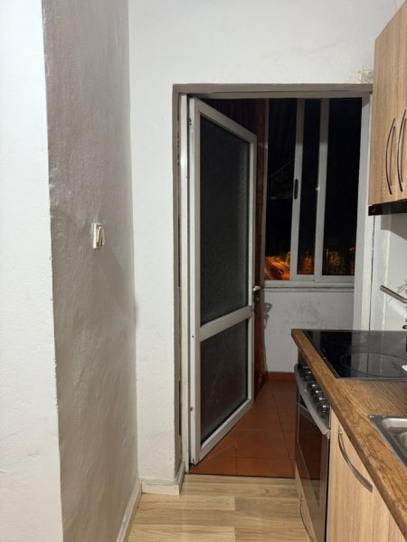 Tirane, jepet me qera apartament 1+1+Ballkon Kati 2, 60 m² 500 € (Perballe Harry Fultz)