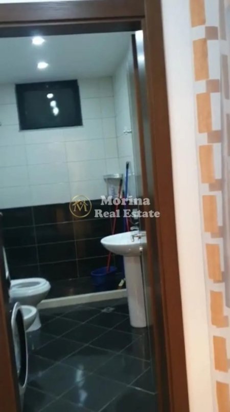 Tirane, jepet me qera apartament 1+1 Kati 3, 70 m² 350 € (Venue Club)