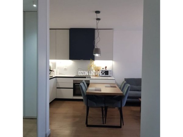 Tirane, jepet me qera apartament 2+1+Ballkon Kati 9, 90 m² 800 € 