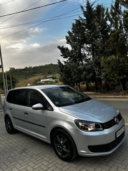 Tirane, shes makine VW Touran 1.6 Tdi Nafte, gri metalizato manuale Klima 200.000 km 5.700 €