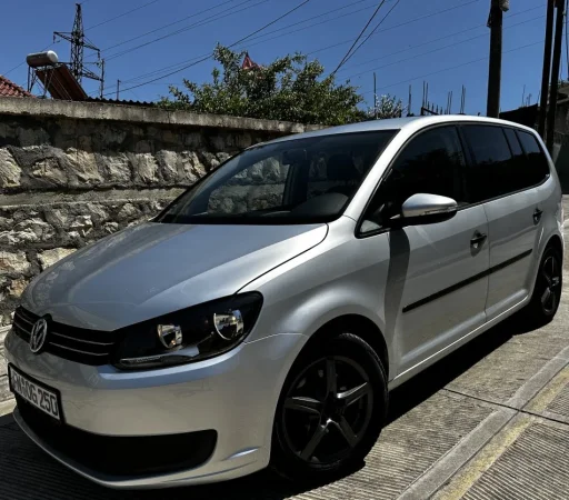 Tirane, shes makine VW Touran 1.6 Tdi Nafte, gri metalizato manuale Klima 200.000 km 5.700 €