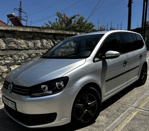 Tirane, shes makine VW Touran 1.6 Tdi Nafte, gri metalizato manuale Klima 200.000 km 5.700 €
