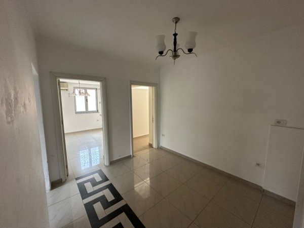 Tirane, jepet me qera apartament 1+1 Kati 1, 800 € 