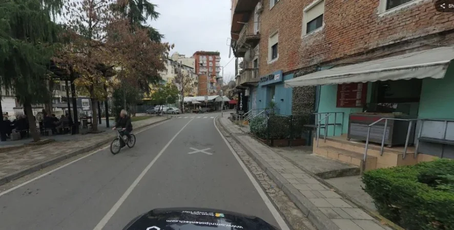 Tirane, jepet me qera zyre 2+1 Kati 3, 68 m² 550 € (Bulevardi Bajram Curri te Lulishte Cajupi)