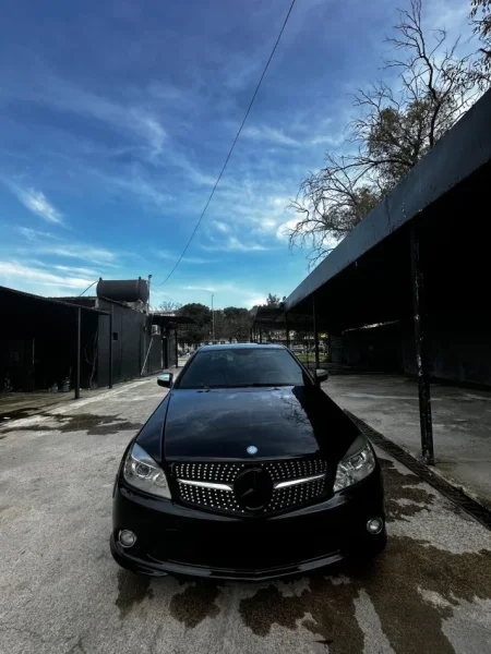 Tirane, shes makine C300 FULL (jo 4Matic) B/G Benzin+Gaz, e zeze automatik Klima 240.000 km 8.700 €