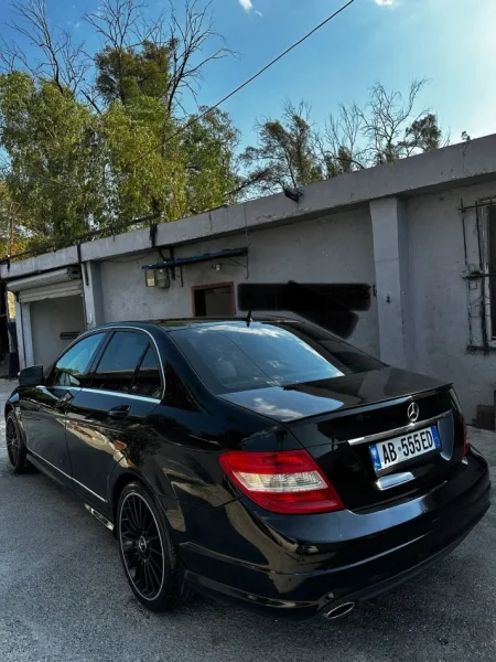 Tirane, shes makine C300 FULL (jo 4Matic) B/G Benzin+Gaz, e zeze automatik Klima 240.000 km 8.700 €