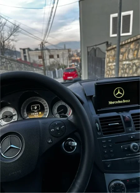 Tirane, shes makine C300 FULL (jo 4Matic) B/G Benzin+Gaz, e zeze automatik Klima 240.000 km 8.700 €