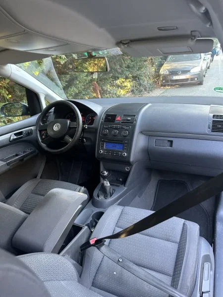 Tirane, shes makine Touran 1.9 Tdi 2006 Nafte, gri e erret manuale Klima 200.000 km 3.300 €