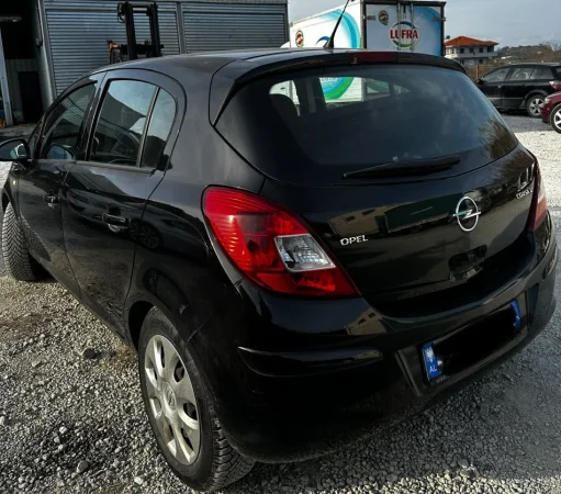 Tirane, shes makine Opel corsa 1.2 Super Ekonomike 2009 Benzin, e zeze manuale Kondicioner 180.000 km 3.100 €