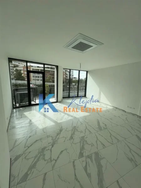 Tirane, jap me qera zyre Kati 1, 63 m² 1000 € (Liqeni Artificial/Lake View Residence)