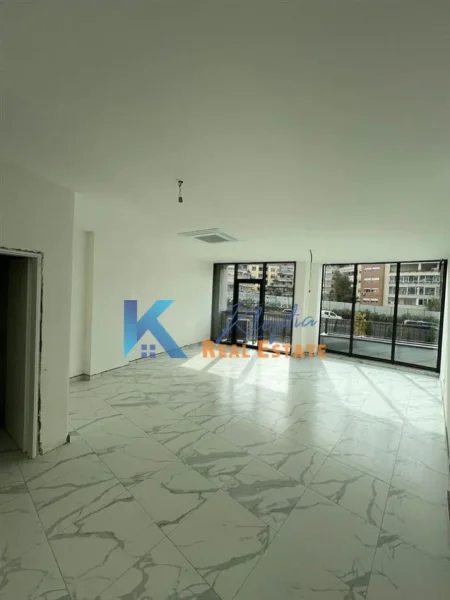 Tirane, jap me qera zyre Kati 1, 63 m² 1000 € (Liqeni Artificial/Lake View Residence)