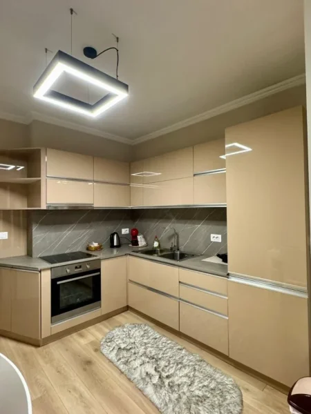 Tirane, jepet me qera apartament 1+1 , 65 m² 850 € (BLLOKU)