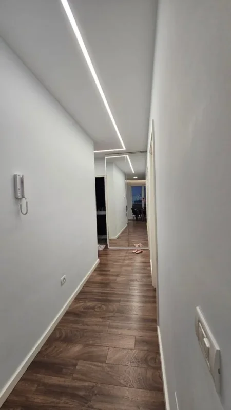 Tirane, jepet me qera apartament 2+1+Ballkon Kati 7, 120 m² 750 € (Rruga mozaket)