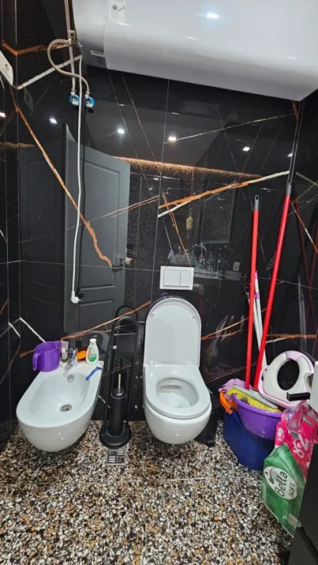 Tirane, jepet me qera apartament 2+1+Ballkon Kati 7, 120 m² 750 € (Rruga mozaket)