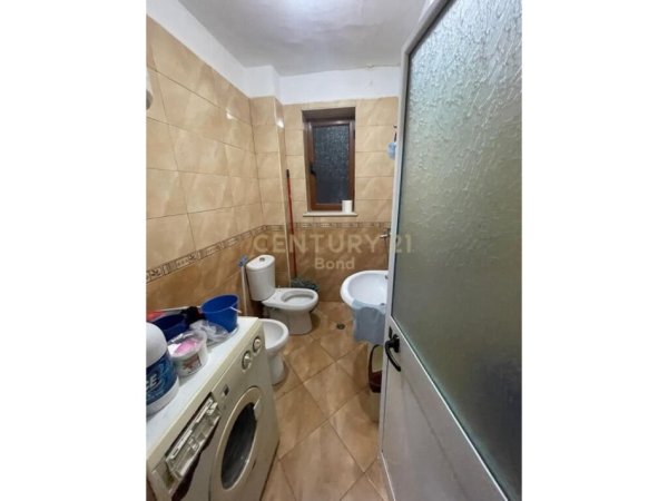 Tirane, jepet me qera apartament 2+1 Kati 3, 75 m² 450 € 