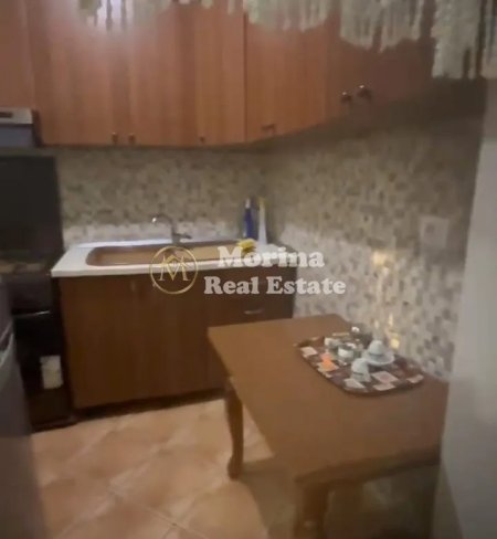 Tirane, jepet me qera shtepi 2+1 Kati 1, 100 m² 300 € (Rruga e Dibres)