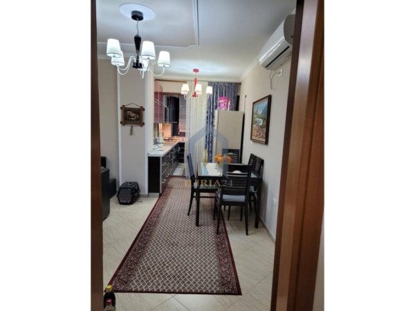 Tirane, jap me qera apartament 2+1+Ballkon Kati 4, 105 m² 700 € (Don Bosko)